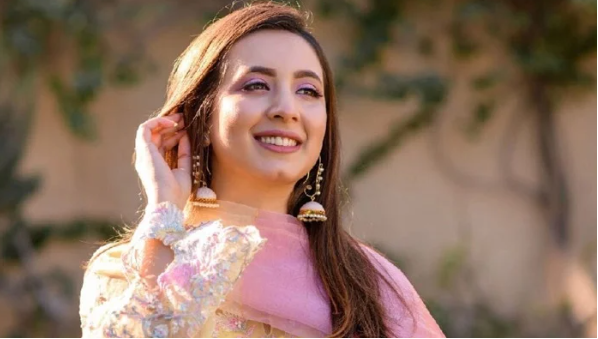 کومل عزیز